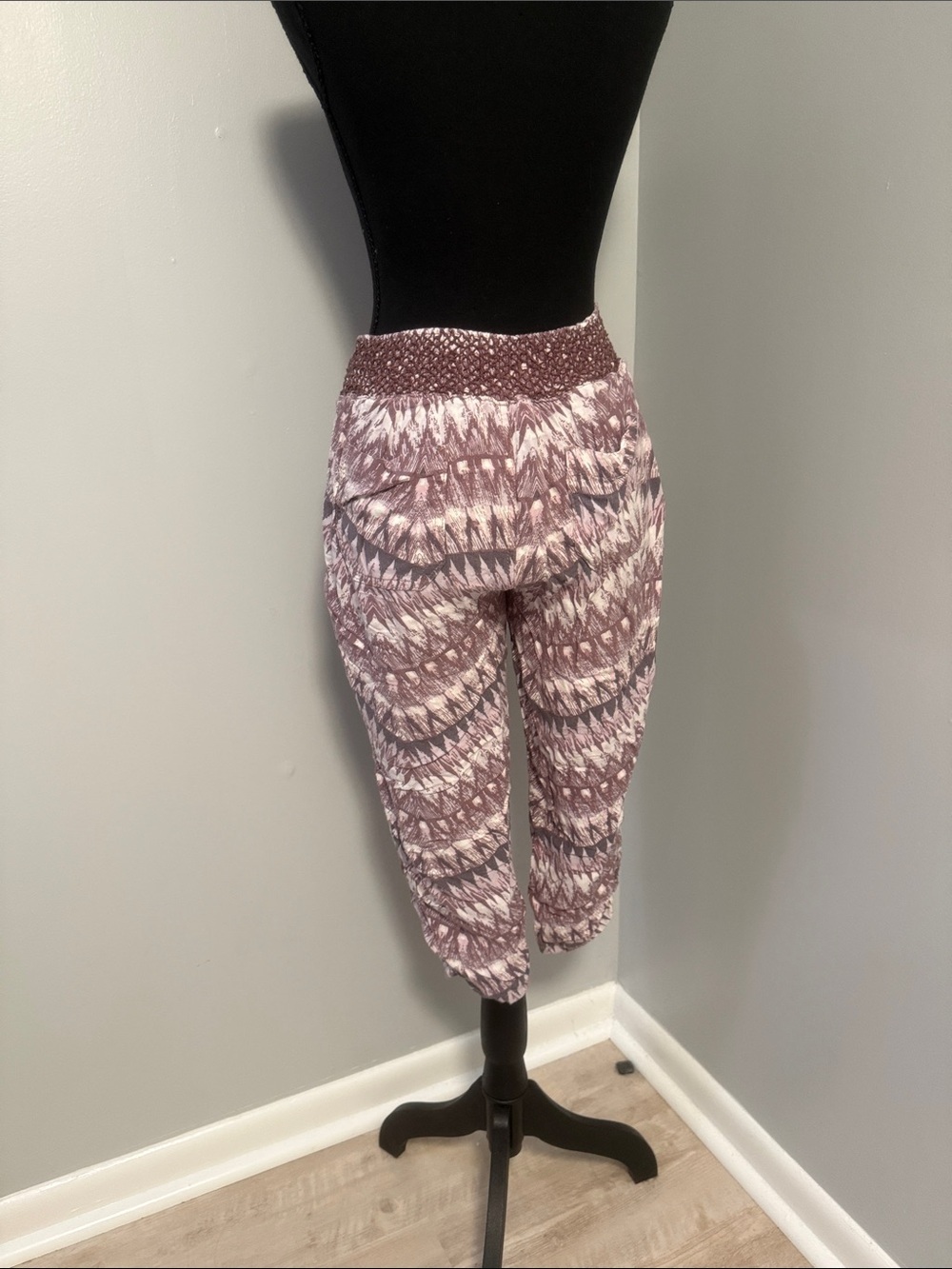 Rewash Mauve Patterned Capris - Picture 3 of 3